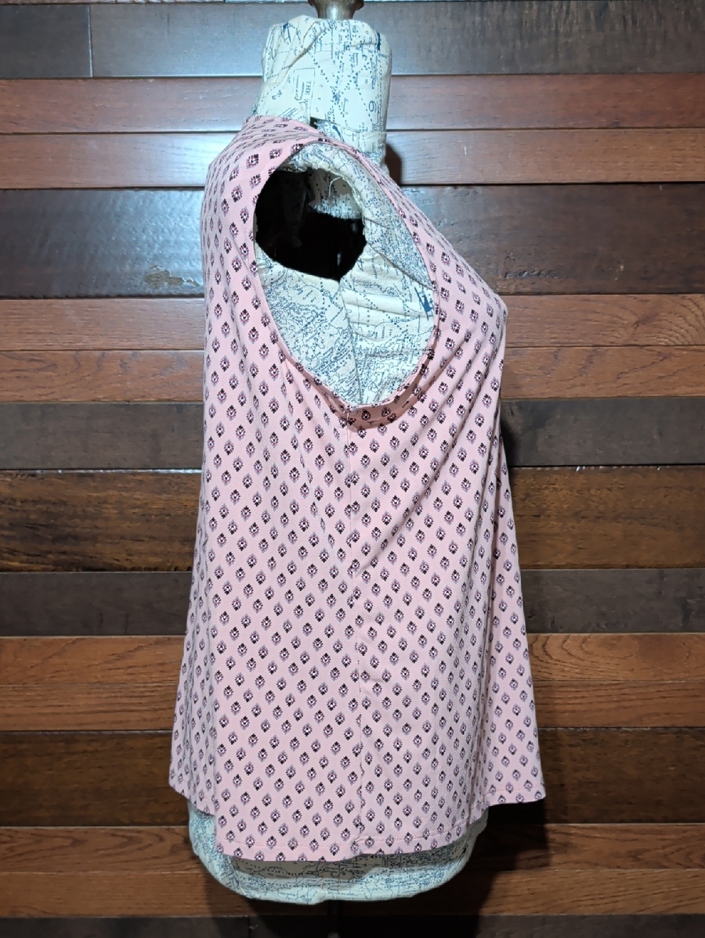 croft & barrow Pink Printed V-Neck Sleeveless Blouse - Picture 7 of 9